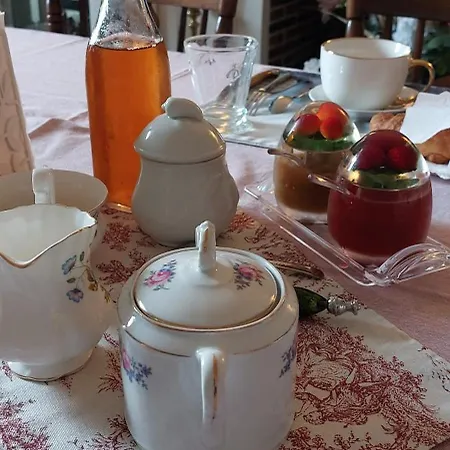 Le Clos Des Roses Bed & Breakfast