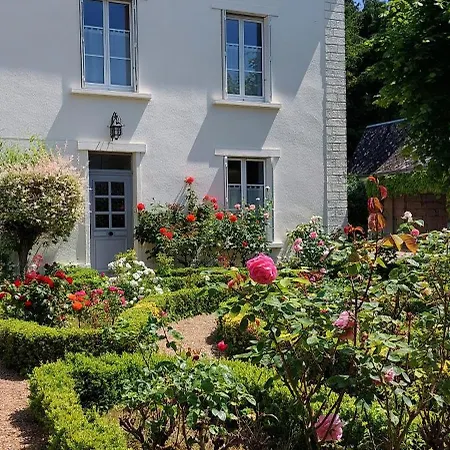 Le Clos Des Roses Bed & Breakfast 3*